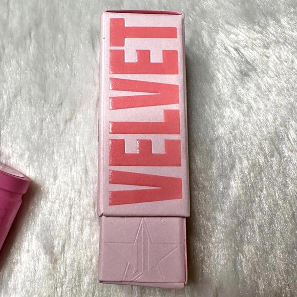 NIB Jeffree Star Red Affair Velvet Trap Lipstick Full Size 4g - Picture 6 of 10